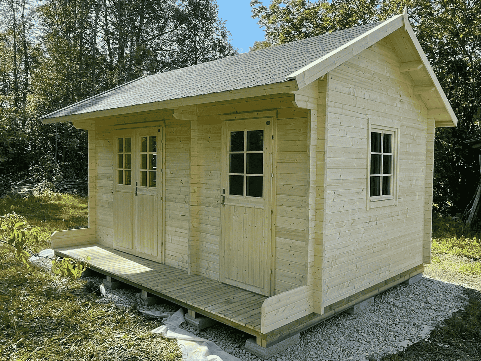 Cedarview 1.6 in (40 mm) Two-Room Garden House Kit - 144 sq. ft. (13.4 m2) + 37 sq. ft. (3.4 m2) Terrace