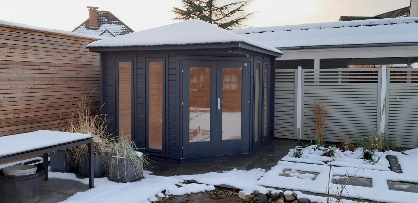 Juniper 1.6 in (40 mm) Wooden Bunkie Kit - 79 sq. ft. (7.3 m2)