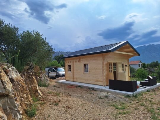 Hollyfield 2.8 in (70 mm) Log Cabin Kit - 259 sq. ft. (24.1 m2)
