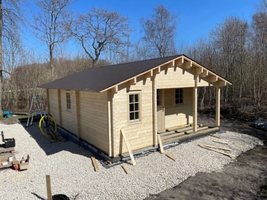 Pebblebrook 2.8 in (70 mm) Log Home Kit - 537 sq. ft. (49.9 m2)