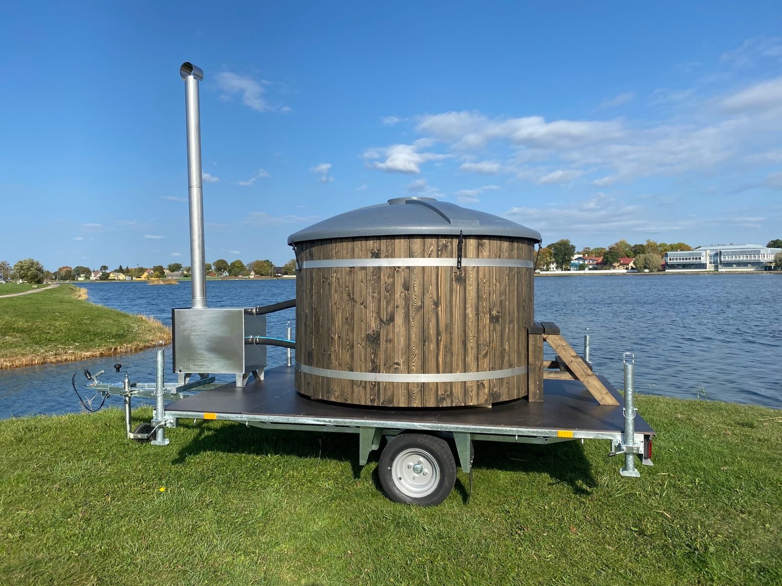 Roamer 6-Person Mobile Wood-Fired Hot Tub on Trailer - 72 in (183 cm) - Image 2